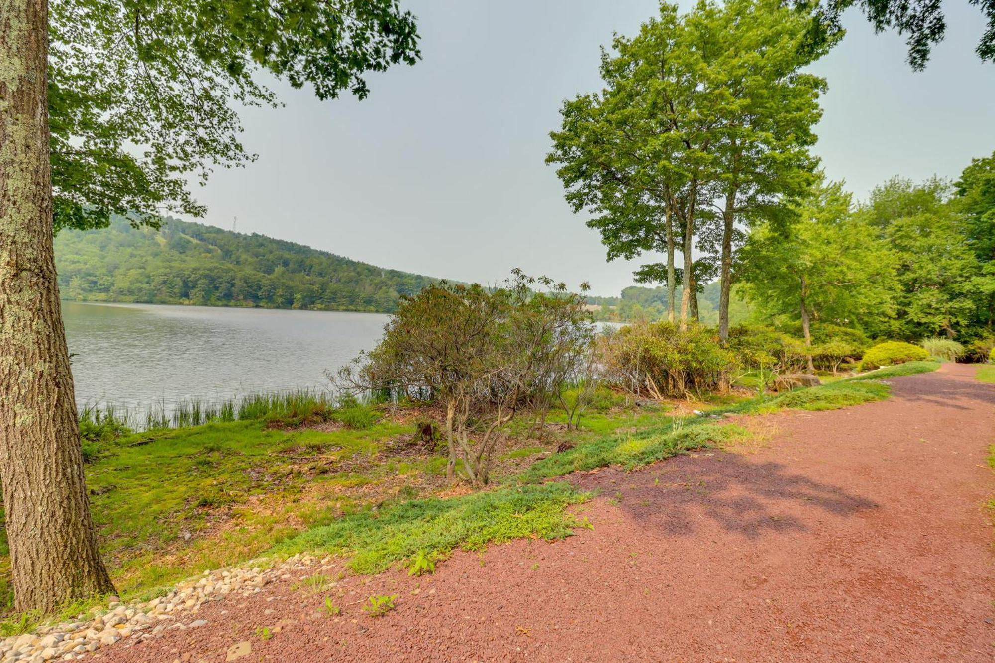 Apartment 4-season On Big Boulder With Views! Lake Harmony